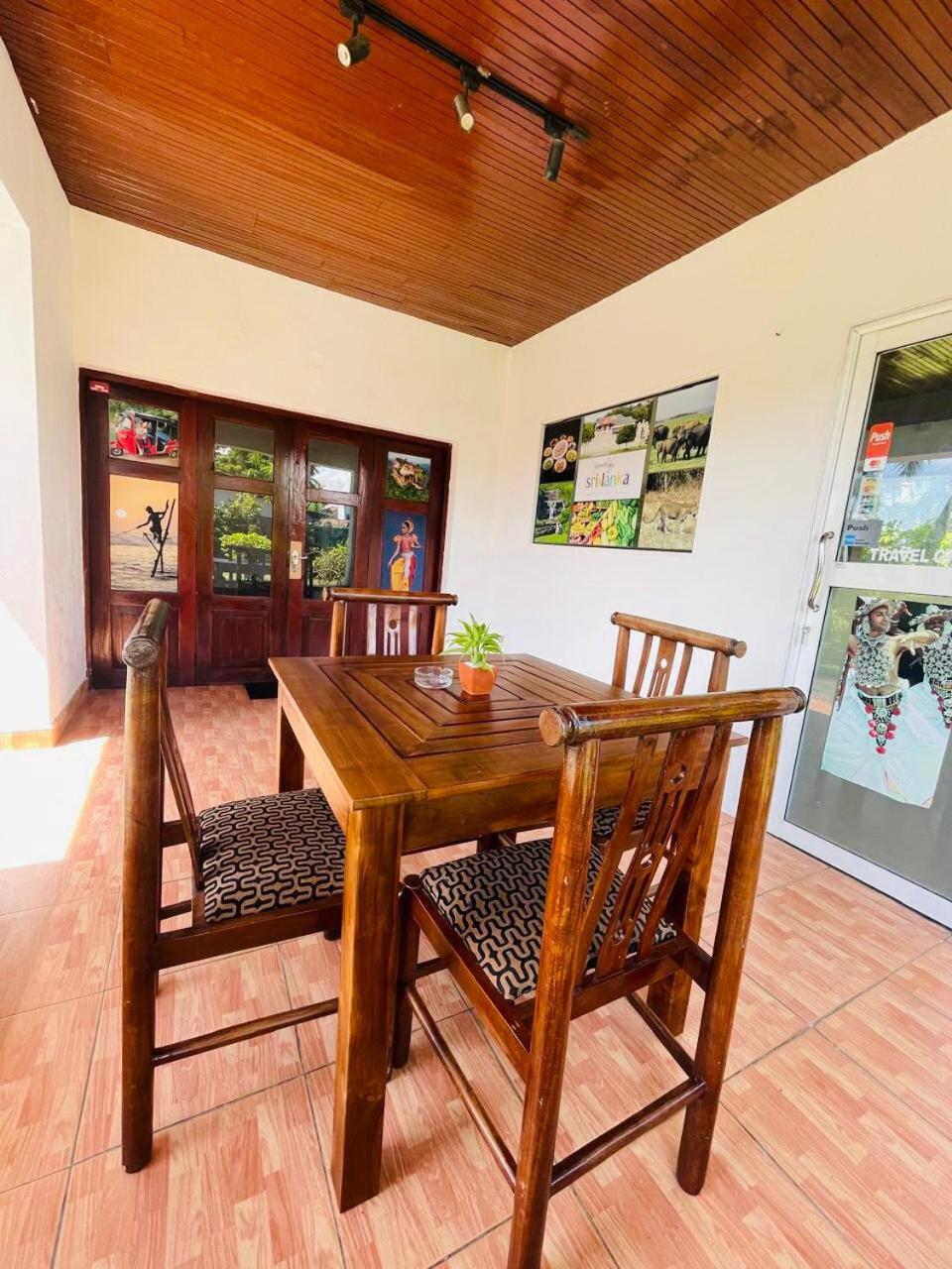 The Beez Hotel Negombo Exterior foto