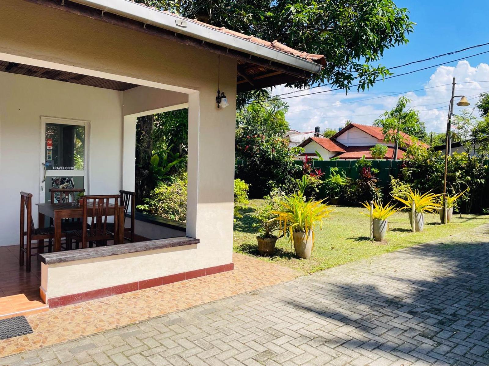 The Beez Hotel Negombo Exterior foto