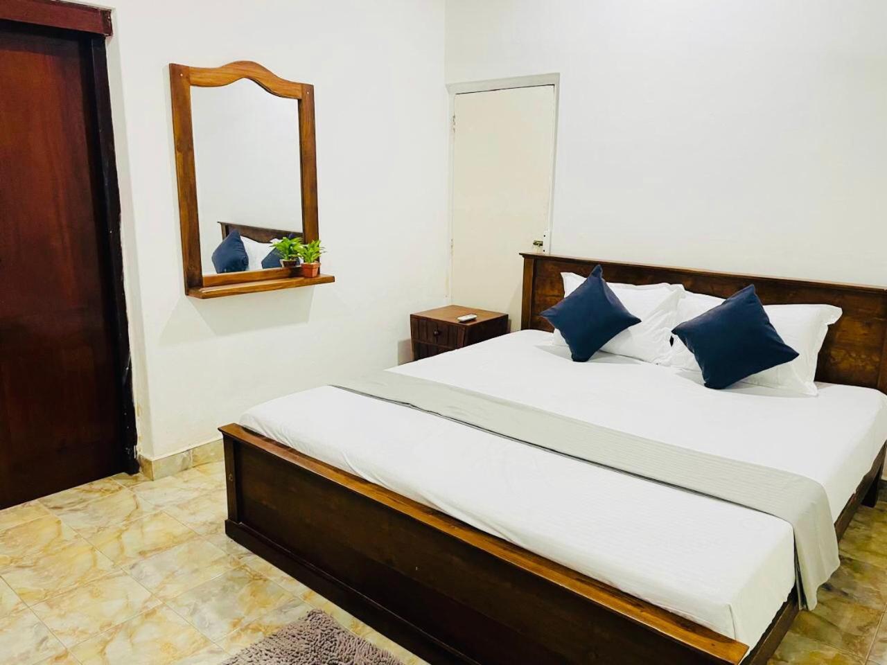 The Beez Hotel Negombo Exterior foto