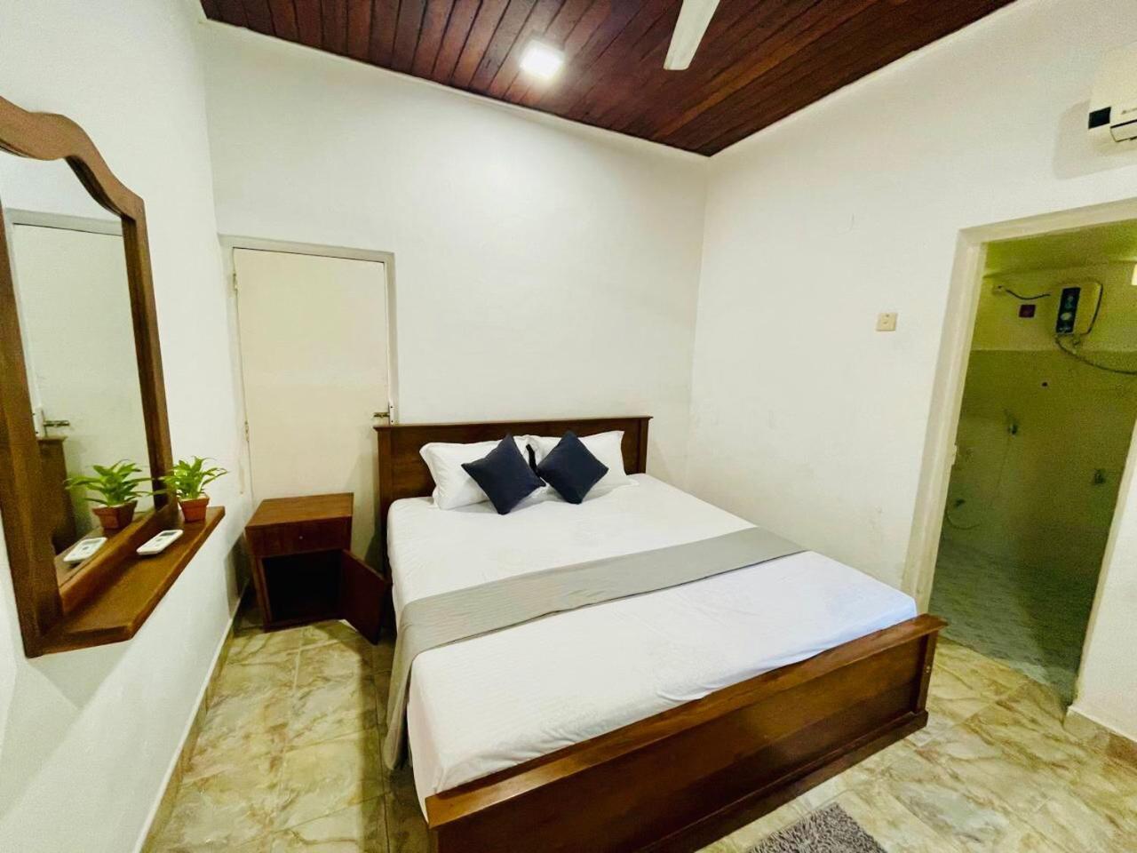 The Beez Hotel Negombo Exterior foto