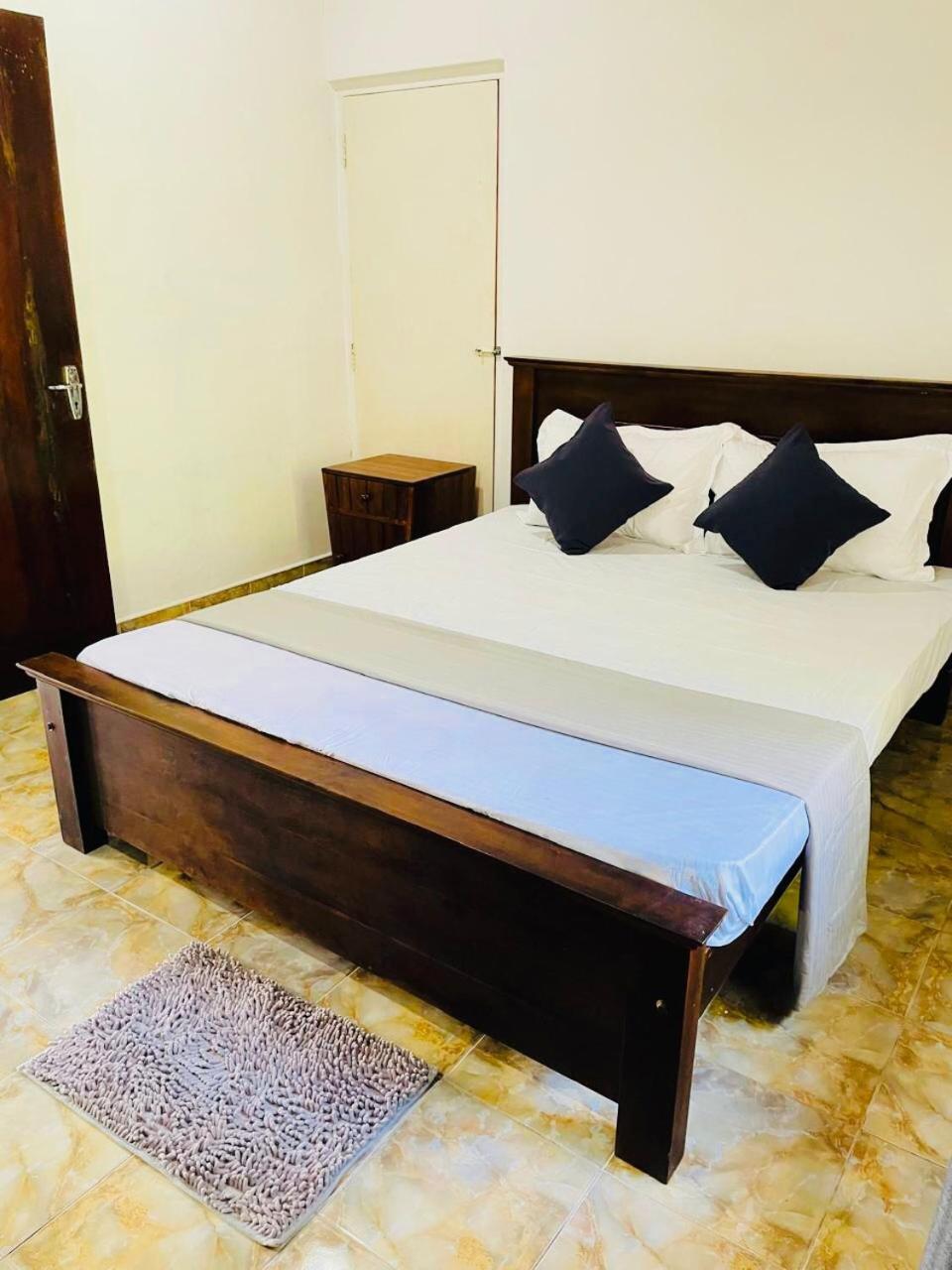 The Beez Hotel Negombo Exterior foto