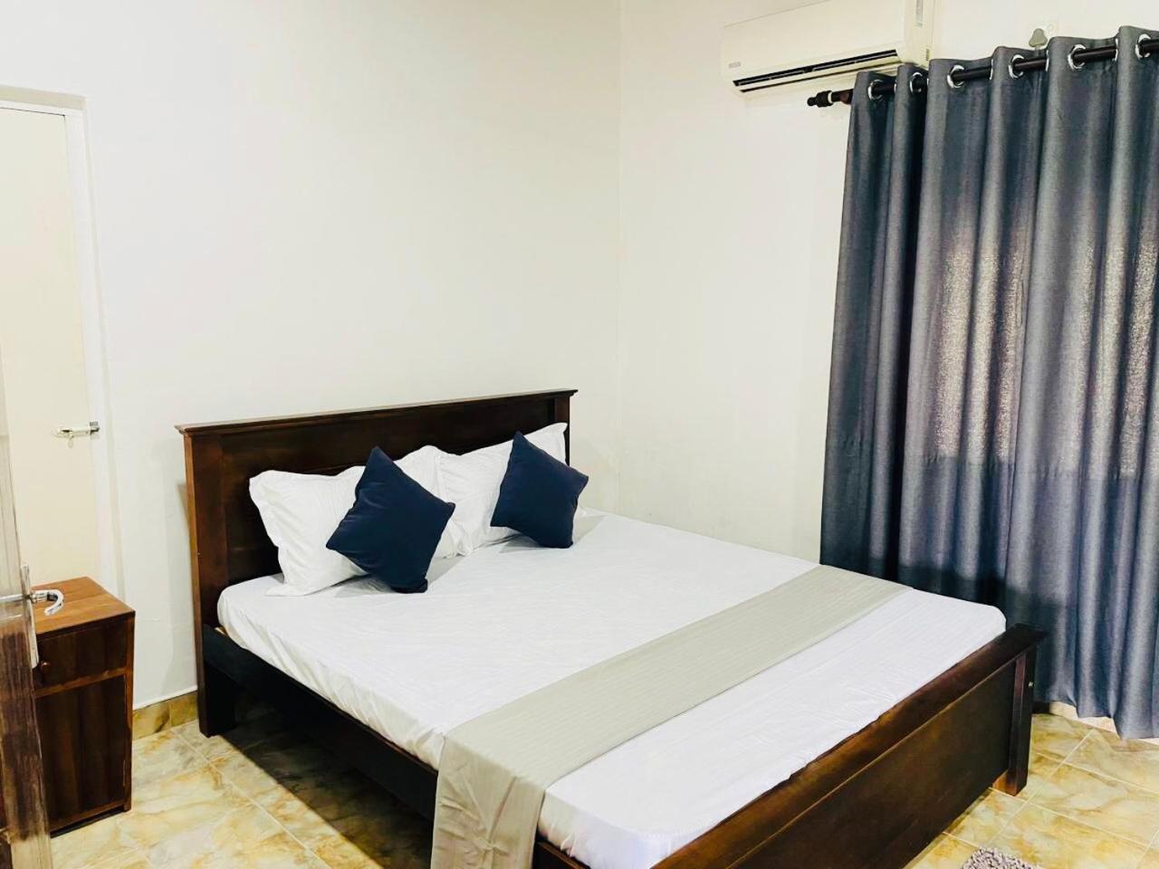 The Beez Hotel Negombo Exterior foto